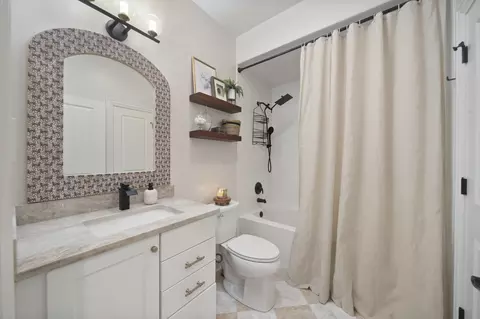 Bath - 755 Harper Dr, Cary, IL 60013 photo 3 of 3