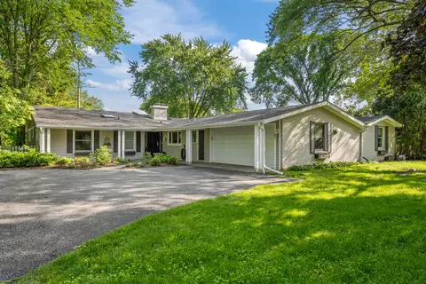 1161 Winwood Dr, Lake Forest, IL 60045