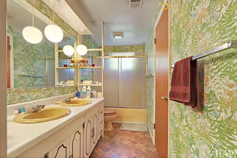 Bath - 2361 Dewes St, Glenview, IL 60025 photo 3 of 3