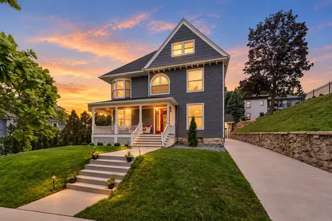 824 College Ave, Davenport, IA 52803