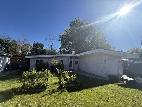 318 Brown St, Wauconda, IL 60084