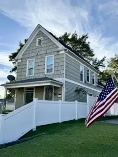 2004 College Ave, Davenport, IA 52803