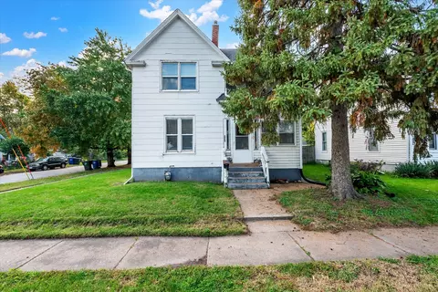 706 N Howell St, Davenport, IA 52802