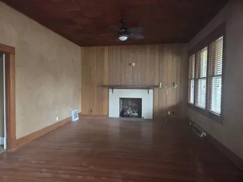 Living - 818 Charles St, Cairo, IL 62914 photo 1 of 7