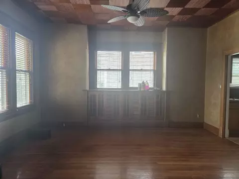 Living - 818 Charles St, Cairo, IL 62914 photo 2 of 7