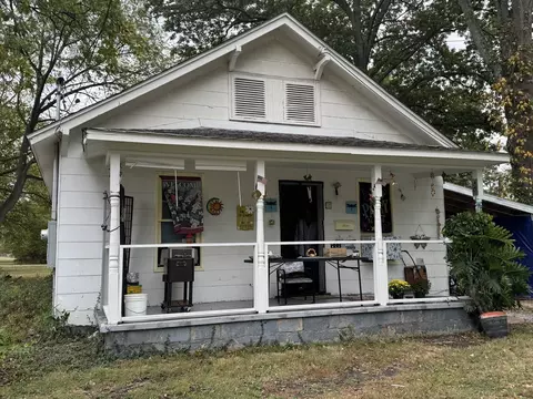 482 N Howard St, Du Quoin, IL 62832