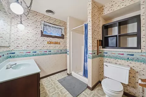 Bath - 407 Hunter Ave, Joliet, IL 60436 photo 2 of 3