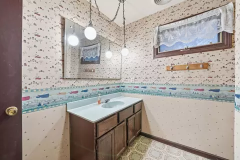 Bath - 407 Hunter Ave, Joliet, IL 60436 photo 3 of 3
