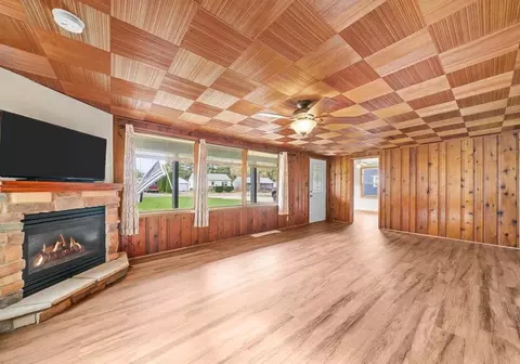 Living - 409 S 9th St, Oregon, IL 61061 photo 2 of 3