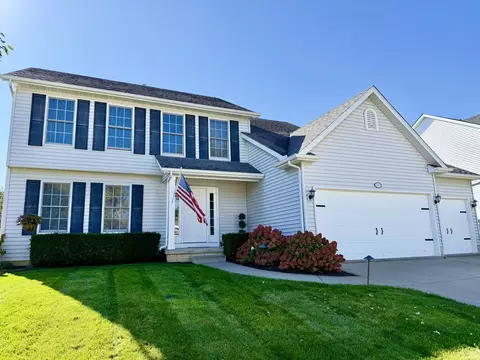 1127 Meadowview Ln, Davenport, IA 52806