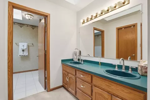 Bath - 3631 Parthenon Way, Olympia Fields, IL 60461 photo 2 of 6
