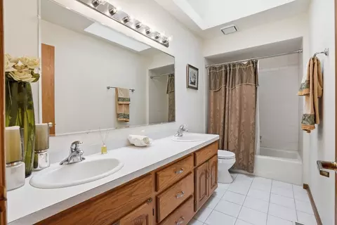 Bath - 3631 Parthenon Way, Olympia Fields, IL 60461 photo 5 of 6