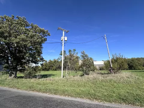 1375 East St, Walnut, IL 61376 photo 2