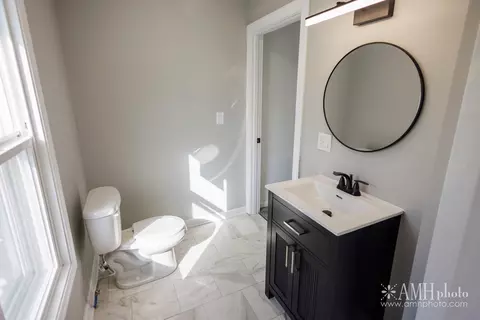 Bath - 657 S Poplar Ave, Kankakee, IL 60901 photo 5 of 5