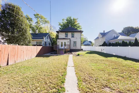 Exterior - 657 S Poplar Ave, Kankakee, IL 60901 photo 4 of 12