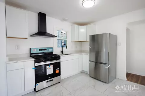 Kitchen - 657 S Poplar Ave, Kankakee, IL 60901 photo 2 of 3