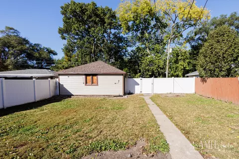 Exterior - 657 S Poplar Ave, Kankakee, IL 60901 photo 5 of 12