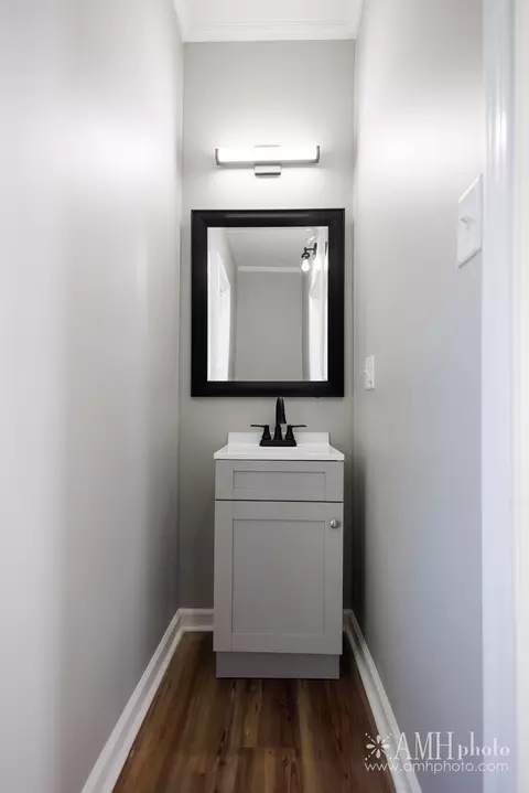 Bath - 657 S Poplar Ave, Kankakee, IL 60901 photo 1 of 5