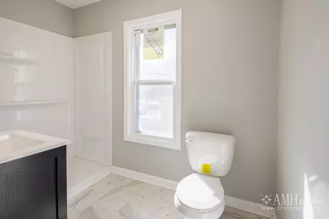 Bath - 657 S Poplar Ave, Kankakee, IL 60901 photo 3 of 5