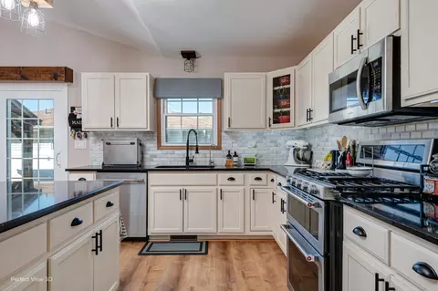 Kitchen - 1923 Cumberland Dr, Plainfield, IL 60586 photo 2 of 3