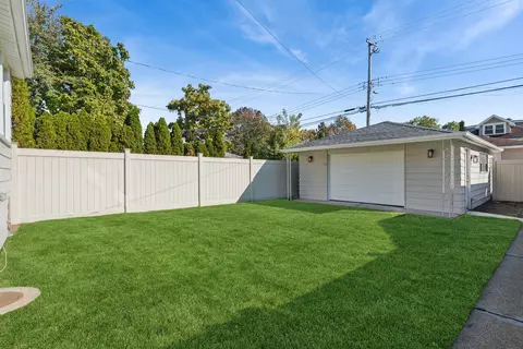 Exterior - 5747 N Melvina Ave, Chicago, IL 60646 photo 2 of 2