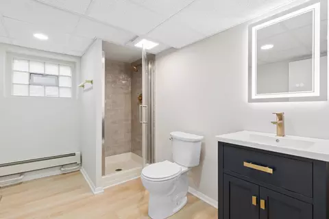 Bath - 5747 N Melvina Ave, Chicago, IL 60646 photo 3 of 3