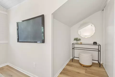 Entry Way - 5747 N Melvina Ave, Chicago, IL 60646 photo 1 of 1