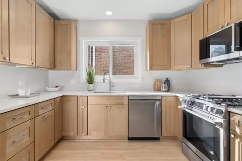 Kitchen - 5747 N Melvina Ave, Chicago, IL 60646 photo 2 of 2