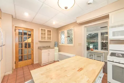 Kitchen - Undisclosed, Des Plaines, IL 60016 photo 4 of 5