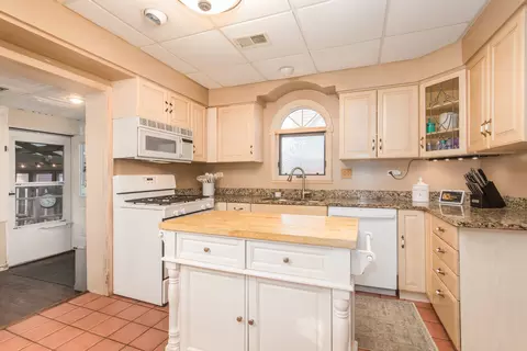 Kitchen - Undisclosed, Des Plaines, IL 60016 photo 2 of 5