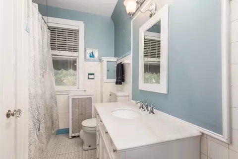 Bath - Undisclosed, Des Plaines, IL 60016 photo 2 of 3