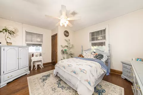Bedroom - Undisclosed, Des Plaines, IL 60016 photo 2 of 4