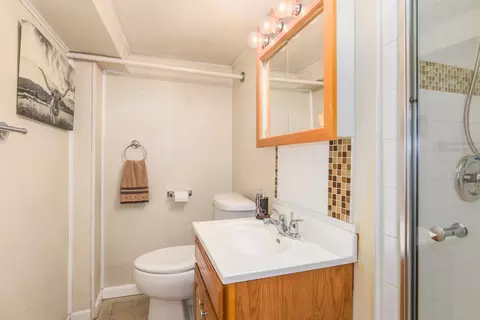 Bath - Undisclosed, Des Plaines, IL 60016 photo 3 of 3