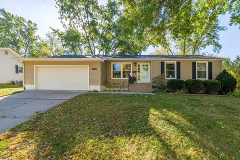 4211 Wittman Dr, Davenport, IA 52806