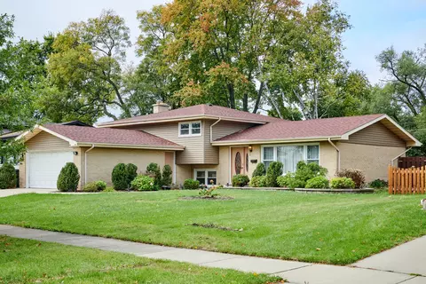 1916 N Spruce Ter, Arlington Heights, IL 60004