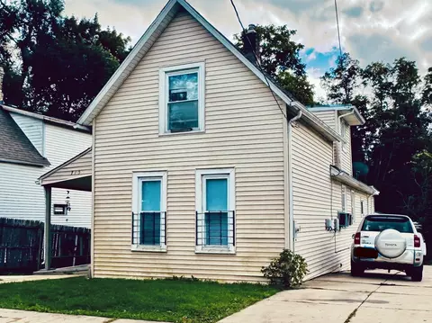 715 Bluff St, Waukegan, IL 60085