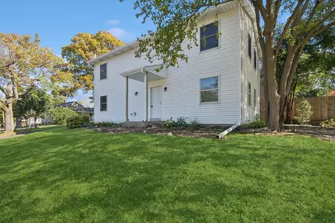 26371 N Diamond Lake Rd, Mundelein, IL 60060