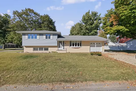 31 Hillcrest Dr, Tuscola, IL 61953