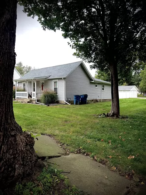 Exterior - 103 High St, Colfax, IL 61728 photo 3 of 5