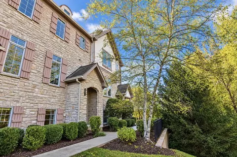 285 Regency Ct #E, Wauconda, IL 60084