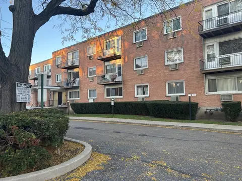 8541 Lotus Ave #907, Skokie, IL 60077
