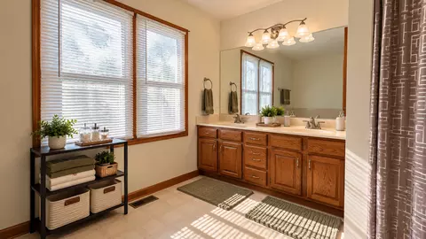 Bath - 2205 Jordan Ln, Elgin, IL 60123 photo 1 of 5