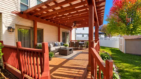 Exterior - 2205 Jordan Ln, Elgin, IL 60123 photo 6 of 6