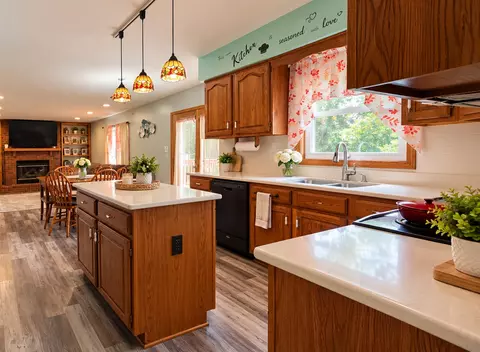 Kitchen - 2205 Jordan Ln, Elgin, IL 60123 photo 2 of 2