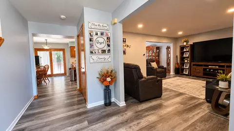 Entry Way - 2205 Jordan Ln, Elgin, IL 60123 photo 1 of 2