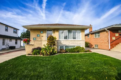 7932 Melvina Ave, Burbank, IL 60459
