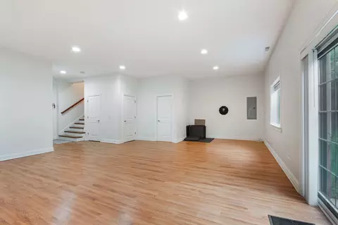 Living - 16 W530 Bluff Rd, Willowbrook, IL 60527 photo 4 of 4