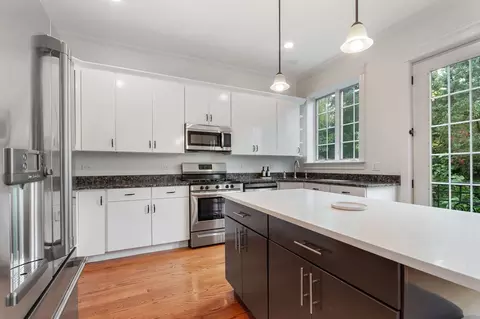 Kitchen - 16 W530 Bluff Rd, Willowbrook, IL 60527 photo 1 of 2