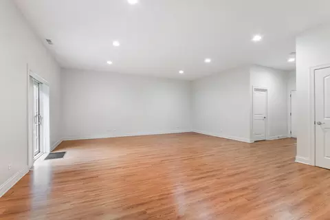 Living - 16 W530 Bluff Rd, Willowbrook, IL 60527 photo 3 of 4
