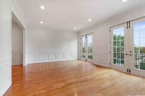 Living - 16 W530 Bluff Rd, Willowbrook, IL 60527 photo 1 of 4